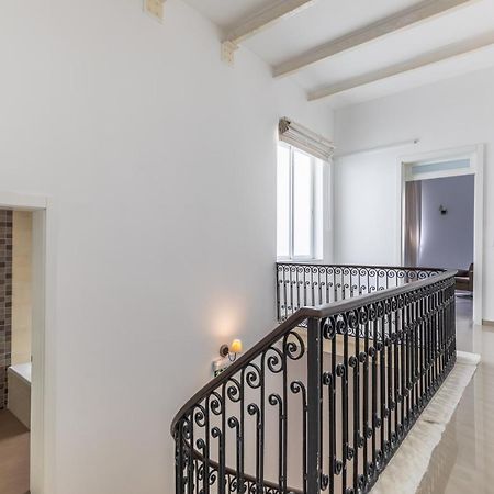 Charming Four Bedroom Townhouse One Minute Away From The Seafront Sliema Kültér fotó