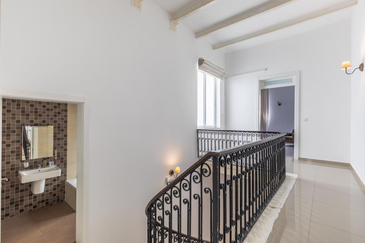 Charming Four Bedroom Townhouse One Minute Away From The Seafront Sliema Kültér fotó