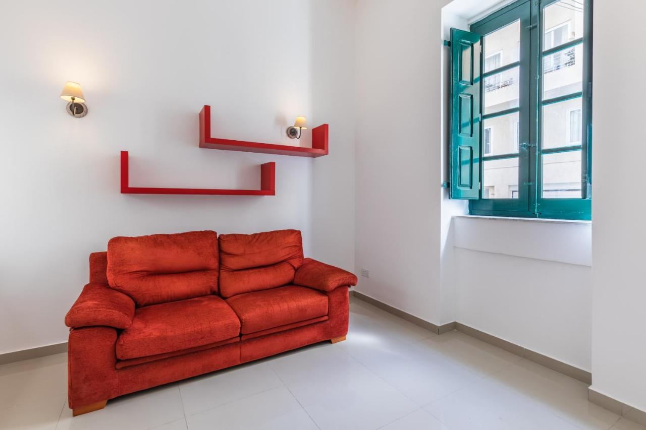 Charming Four Bedroom Townhouse One Minute Away From The Seafront Sliema Kültér fotó